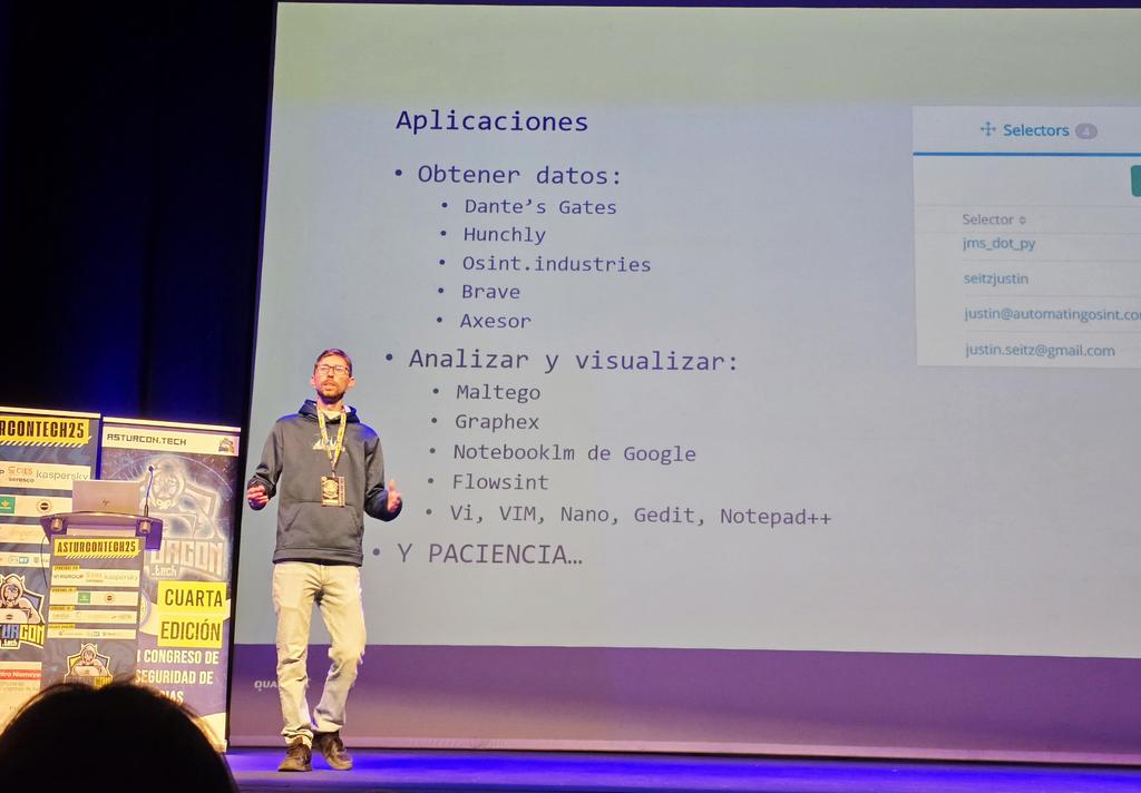 Turno de <a href="/JorgeWebsec/">Jorge Coronado</a> con un buen repertorio de herramientas de investigación forense para #ciberestafas en <a href="/AsturCONtech/">𝗔𝘀𝘁𝘂𝗿𝗖𝗢𝗡.𝘁𝗲𝗰𝗵</a>