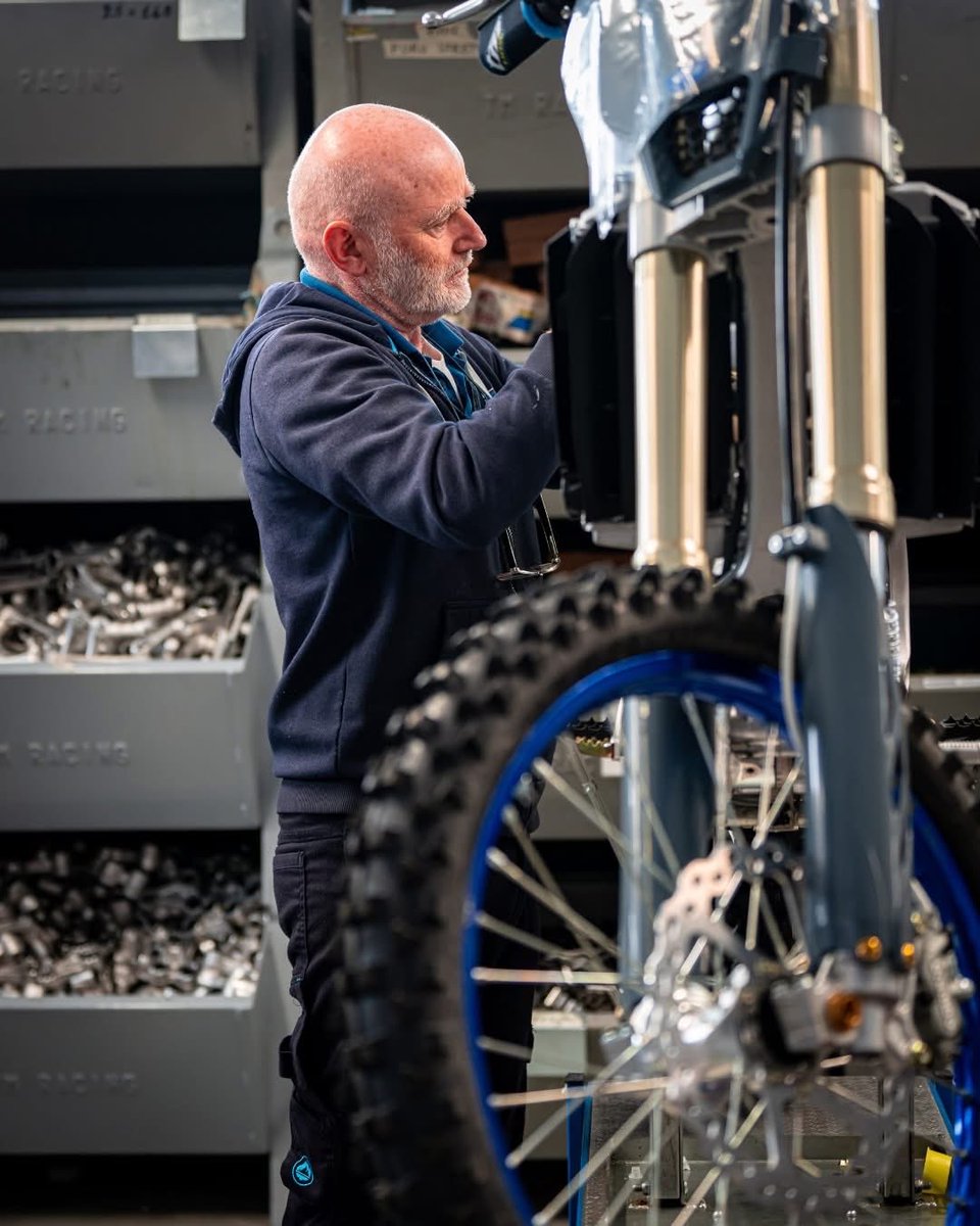 Craftsmanship starts here.

優先するのは効率じゃなく、仕上がり。
TMは、一人のメカニックが一台と向き合って組み上げています。

#TMMoto #TMMotoJapan
#bike #Italy #CraftedToRide