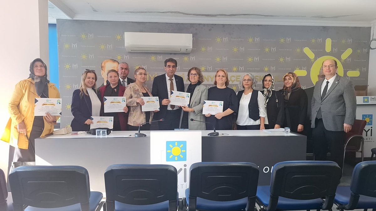 İYİ Parti Antalya İl Başkanımız sn. Ali Adnan Kaya İlçe Teşkilatımızı ziyaret ederek İl Delegelerimize Sertifikalarını takdim etmişlerdir.
22 Kasım’da yapılacak olan Antalya İl Kongresinde Ali Adnan Kaya Başkanıma ve ekibine sonsuz başarılar diliyorum.
<a href="/iyiparti/">İYİ Parti</a> 
<a href="/antiyiparti07/">İYİ PARTİ Antalya İl Başkanlığı</a>