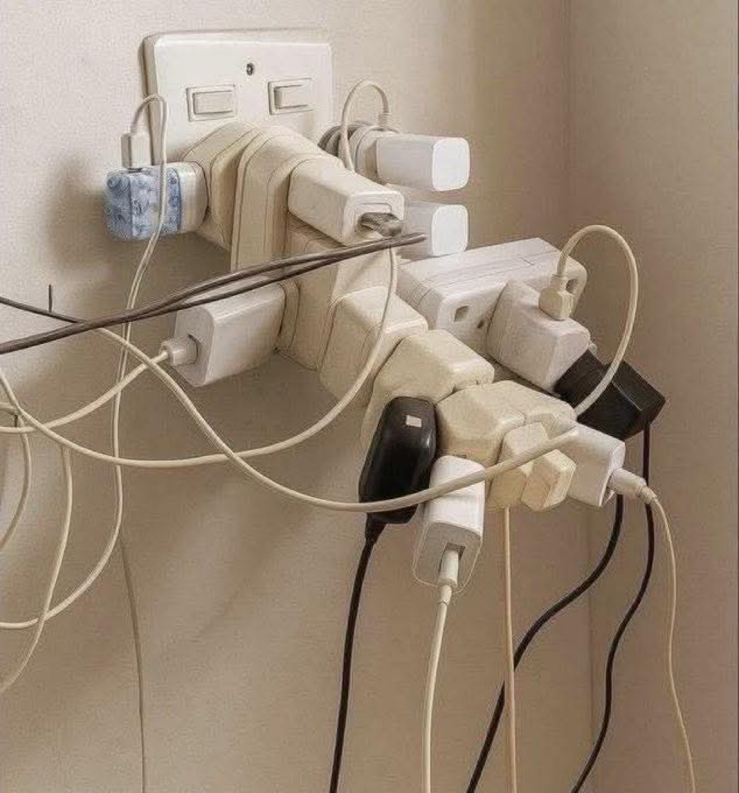 gmmalik2's tweet image. صرف ایک بندے کی ایکسٹینشن سے کتنے ہی ناہل بندے موجیں کریں گے ۔ ہر دو نمبری  کا سویچ لگا ہوا ہے۔