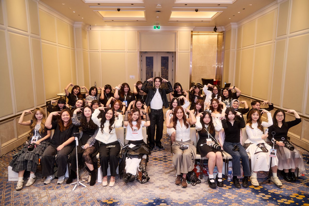 ทางแบรนด์ฯ ขอขอบคุณ🙏 คุณ<a href="/Firstkpp/">First.kp</a> สำหรับกิจกรรม It’S SKIN Beauty for all with First Kanaphan✨ในวันนี้ ร่วมสร้างโมเม้นต์ความสุขให้กับผู้ร่วมกิจกรรม และขอบคุณทุกๆ ท่านที่สนับสนุนกิจกรรมในครั้งนี้ด้วยค่ะ🙏🙂💕

#ITSSKINxFirstKanaphan
#ITSSKIN #ITSSKINThailand
#Firstkanaphan