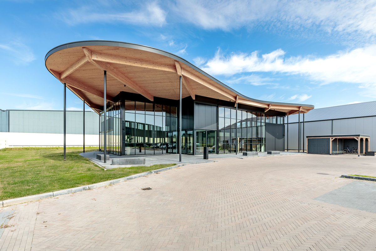 Archello's tweet image. Designed by 1:1 Architectuur, the new MK Administratie office in Creil combines compact efficiency with strong regional identity.
buff.ly/GVMm3Qz 

#MaterialInnovation #ModularDesign #AdaptiveWorkspaces