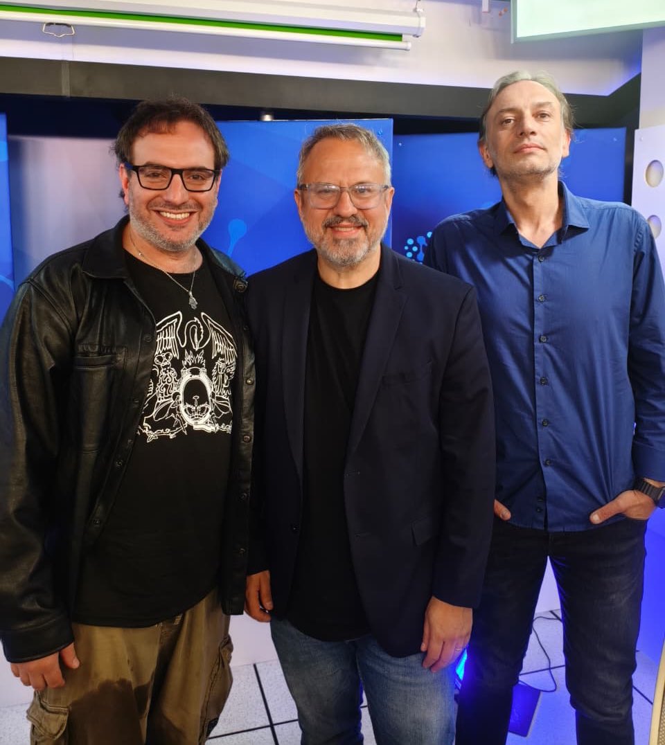 dievalen's tweet photo. #Tipazos @tronco @marceloduclos gracias por la charla en @neuramedia https://t.co/QiC50g8dYC