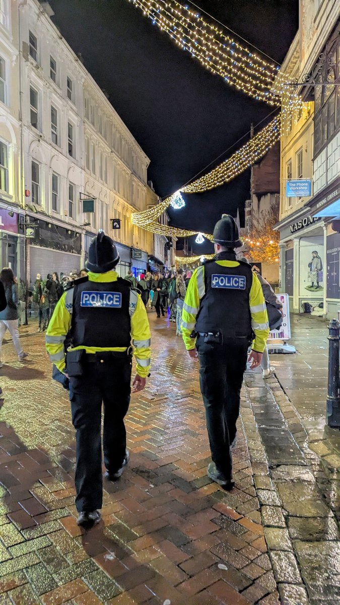 Officers from #Canterbury community safety unit walked a combined approximately 80 miles whilst patrolling the Christmas Light Switch on last night. #CommunityPolicing