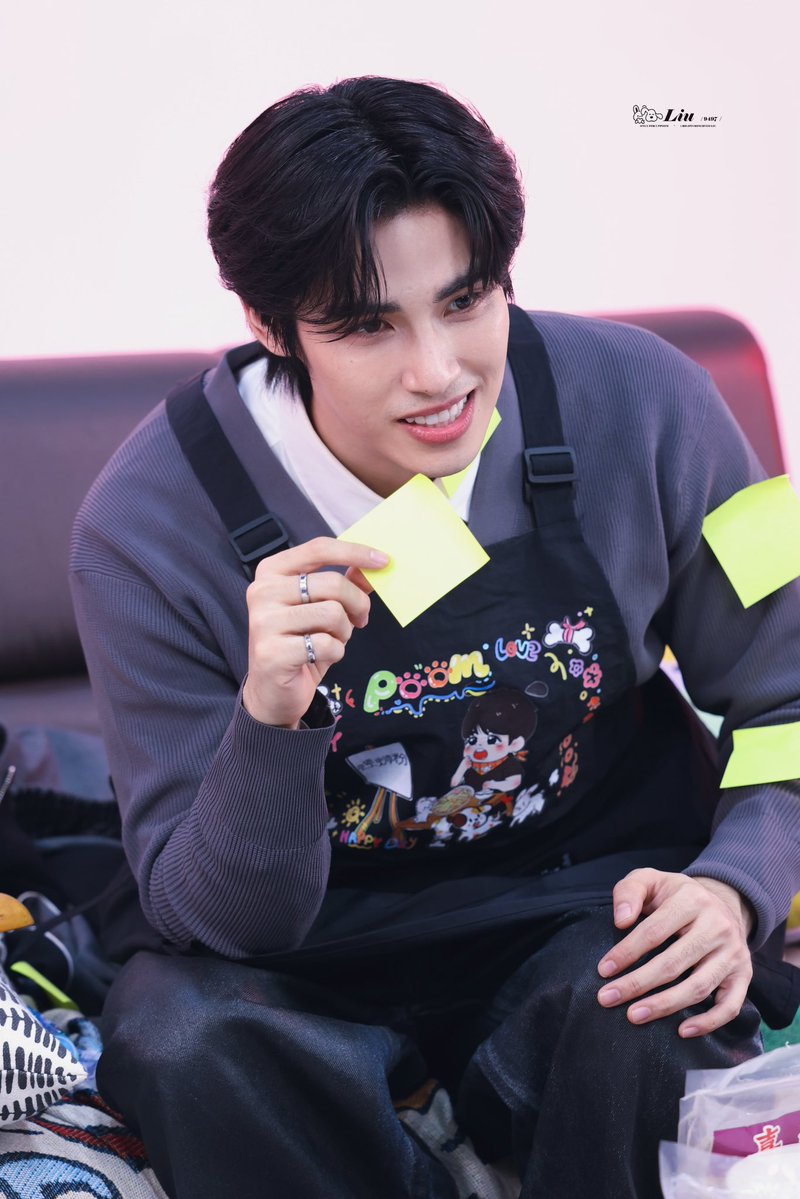 dan_dan0228's tweet image. 不同角度的咬便签🫣

XILAXING LIVE WITH POOM
#XiLaXingXPoompps
#poompps