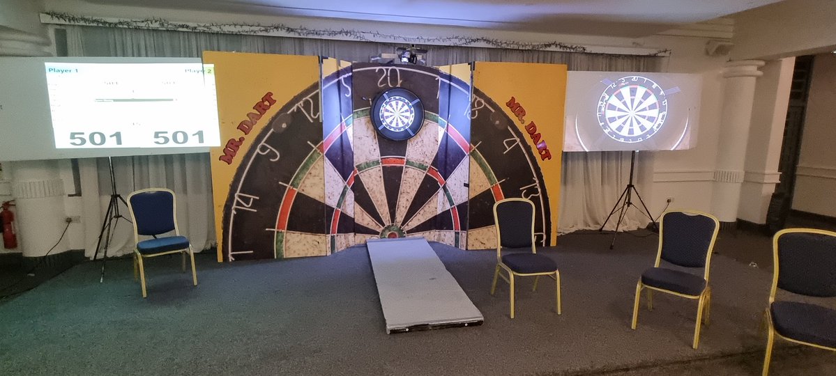 This weekend's office.

Who recognises the autograph of a pdc player on the backdrop?