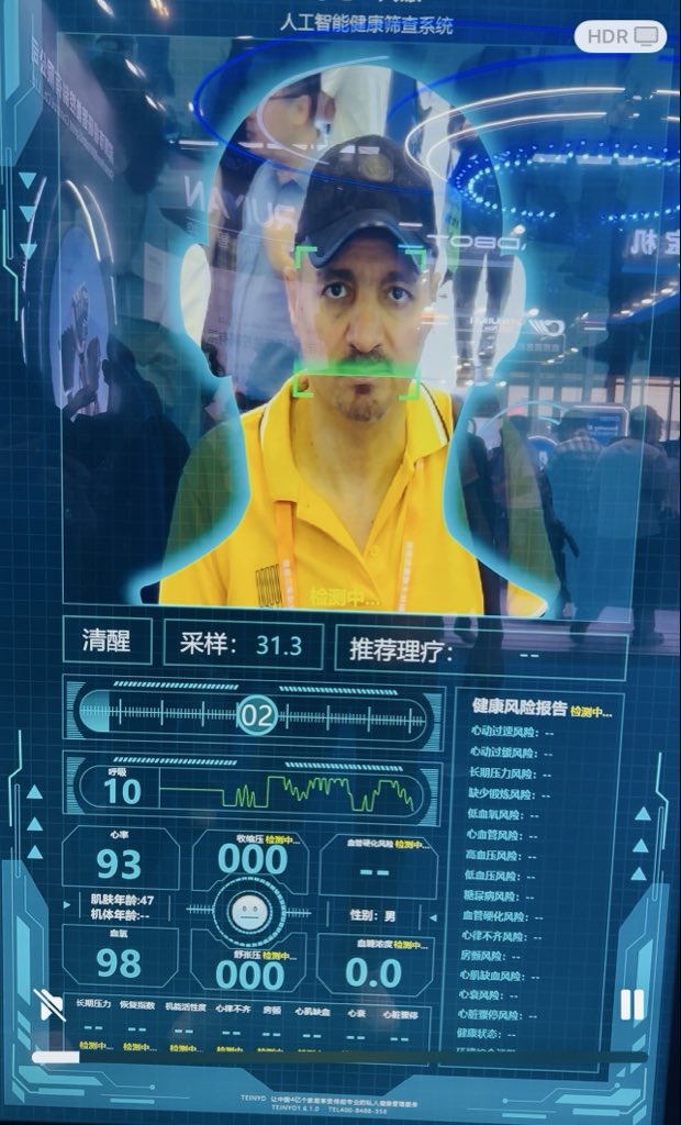 MS_Saudi_Arabia's tweet image. اليوم في معرض #CHTF جرّبت جهازًا يحلل نبض القلب والضغط والسكري والكولسترول والعمر البيولوجي… الخ
من صورة وجه خلال دقيقتين فقط. 
مستقبل الطب يتشكل أمامنا.
تخيلوا جهاز واحد يختصر عشرات الفحوصات التقليدية

#Million_Startups