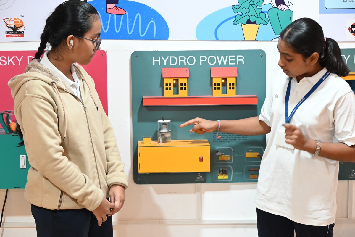 GujScienceCity's tweet image. A day of curiosity, creativity, and confident learning in action! Students at Science City’s Micron STEM Learning Lab took lead today, explaining different science models and the concepts they mastered.

#ScienceCity #STEMLearning #MicronSTEMLab #HandsOnLearning #FutureInnovators…
