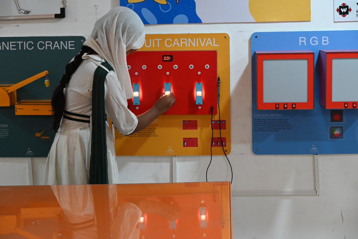 GujScienceCity's tweet image. A day of curiosity, creativity, and confident learning in action! Students at Science City’s Micron STEM Learning Lab took lead today, explaining different science models and the concepts they mastered.

#ScienceCity #STEMLearning #MicronSTEMLab #HandsOnLearning #FutureInnovators…