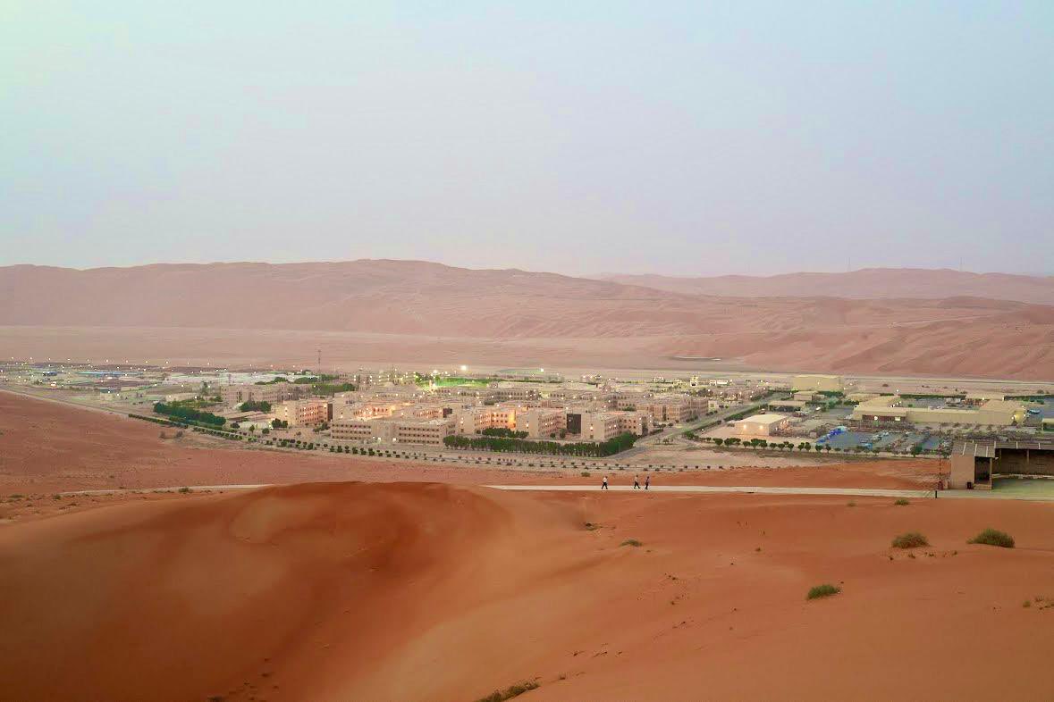 spe_ksa's tweet image. #SPE_KSA Student Outreach Committee organized a student visit to Shaybah Field. 30 students from 7 universities explored advanced operations, gaining hands-on experience in one of the world’s most challenging environments. 

#StudentOutreach