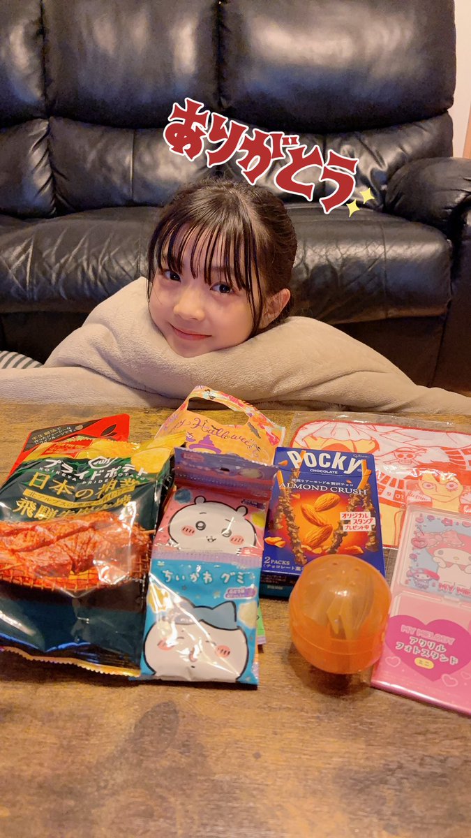 今日のお写真🩷
１枚目はやっと会えたちぃたん☆ぼんばーずのみなさん🥰みんな楽しくてかわいいぃ💓
２枚目はマジカルバルルーンyesのあやのさん❤️
さつきが水玉パイン入ってすぐに1回ライブが一緒だったの覚えててくれて感動🥺卒業しちゃう前に会えた❣️
３枚目はこたつからプレゼントありがとうー🎁✨