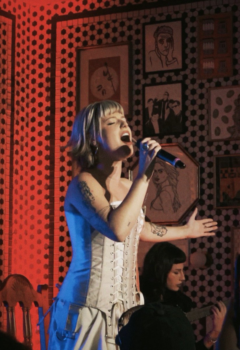 fotos que le hice anoche a alba reche en madrid 🤍