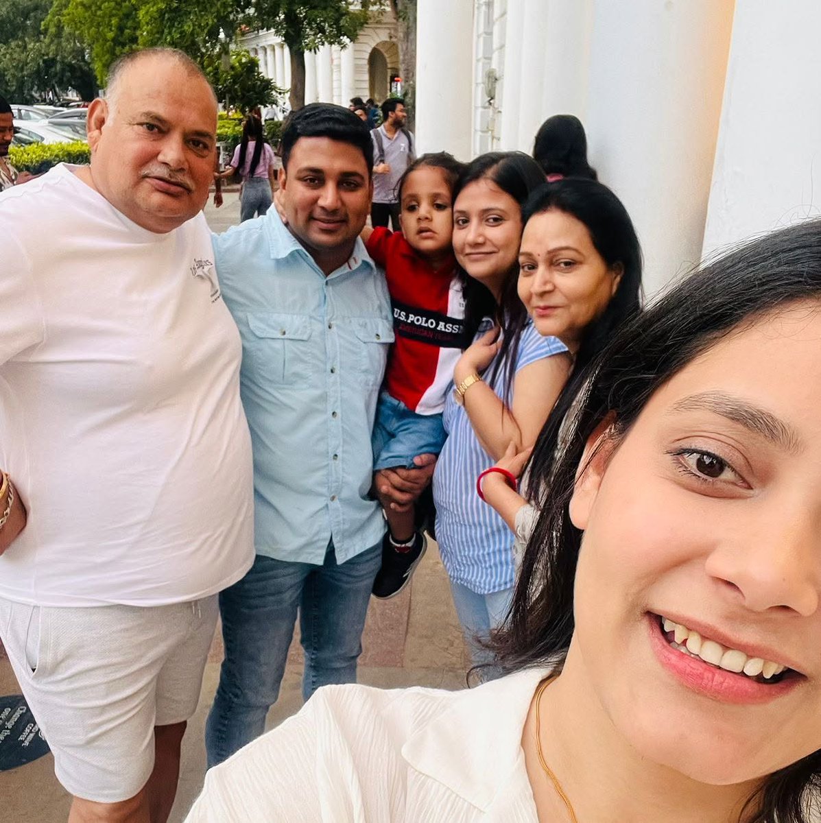 ShivaniS0121's tweet photo. लालगंज विधानसभा क्षेत्र के देवतुल्य जनता मालिकों के आदेश को आपकी बेटी, आपकी बहन, आपकी भतीजी, आपकी पोती शिवानी शुक्ला अपने सिर आंखों पर रखते हुए जनादेश को सहर्ष स्वीकार करती है।। 💚🙏

@RJDforIndia @yadavtejashwi https://t.co/rSvRh92xpy