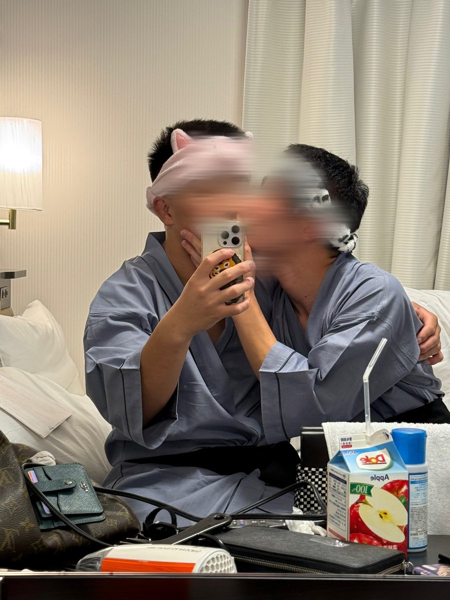 taiki_626's tweet photo. 今回1泊しかできひんかったけどめちゃくちゃ楽しかったよ！
早めの誕プレあげたらすぐ被ってくれたしちょー嬉しかった！
次は一緒にスノボ行きたいなー😘
世界で1番の彼氏です👍 https://t.co/fKsUVYYX1l