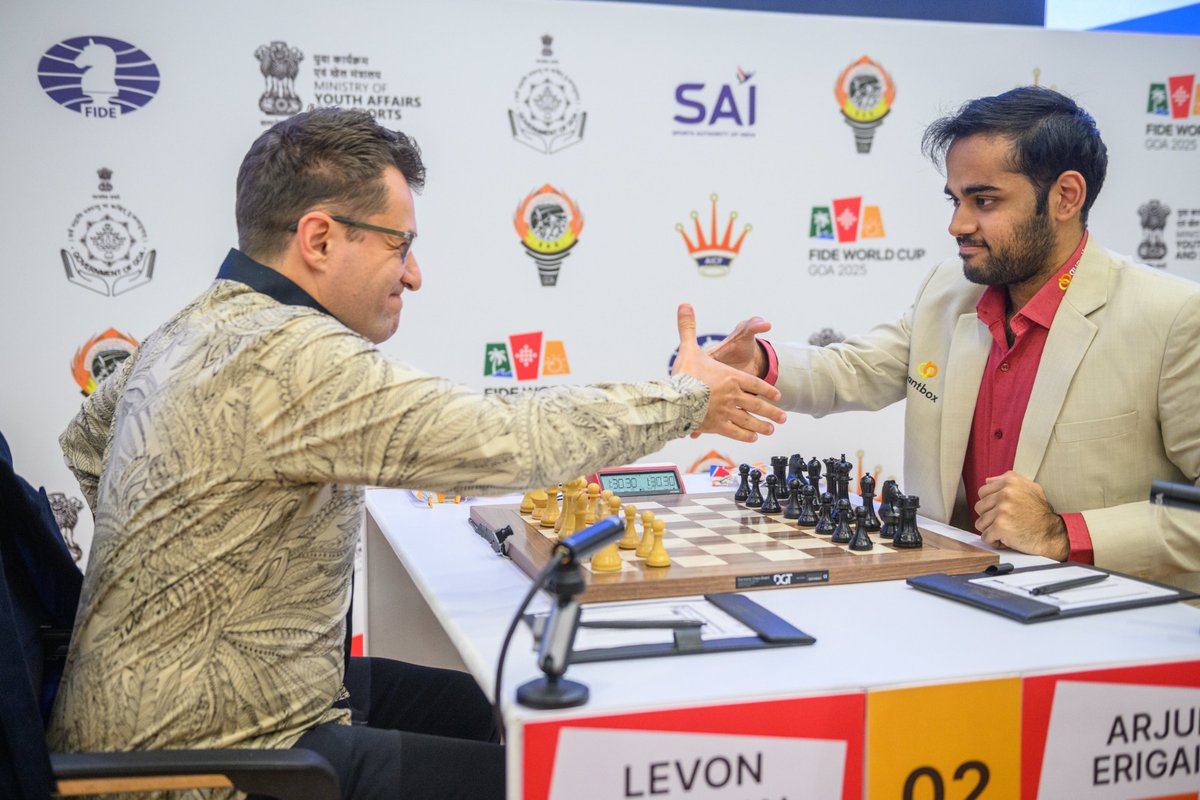 chesscom_in's tweet image. 🚨 BREAKING: 🇮🇳 GM Arjun Erigaisi defeated GM Levon Aronian as Black and is through to the quarterfinals of the 2025 FIDE World Cup!

📷 @FIDE_chess #FIDEWorldCup2025 
@NarangNitin @Media_SAI @ChessbaseIndia @AICFChess @TSAGOfficial @GoaCM @DrPramodPSawant @ramesh_tawadkar