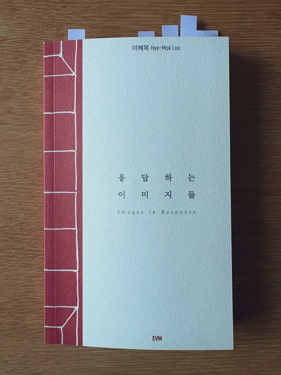 sayonara__color's tweet image. 올해 언리미티드 에디션에서 새로 알게 된 창작자 중 가장 기억하고 싶은 작업은 이혜목 작가님의 &amp;lt;응답하는 이미지들&amp;gt;. 내가 몇 달 동안 마음속에 쥐고 있던 단어들을 책 속에서 서로 닮고, 또 다른 맥락으로 자꾸 마주쳤다. 책과는 별개의 글이지만 책을 감싸고 있던 에세이와 일치하는 경험이었다.