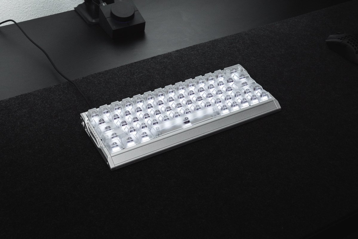 vnityyyy's tweet image. IQUNIX EV63 Silver Blade RS📸

A great performing and good looking keyboard in my opinion. I’m pretty sure this one will stay on my desk for a long time.

If you’re interested in getting one yourself, there’s also a discount available with code VNITY🩶