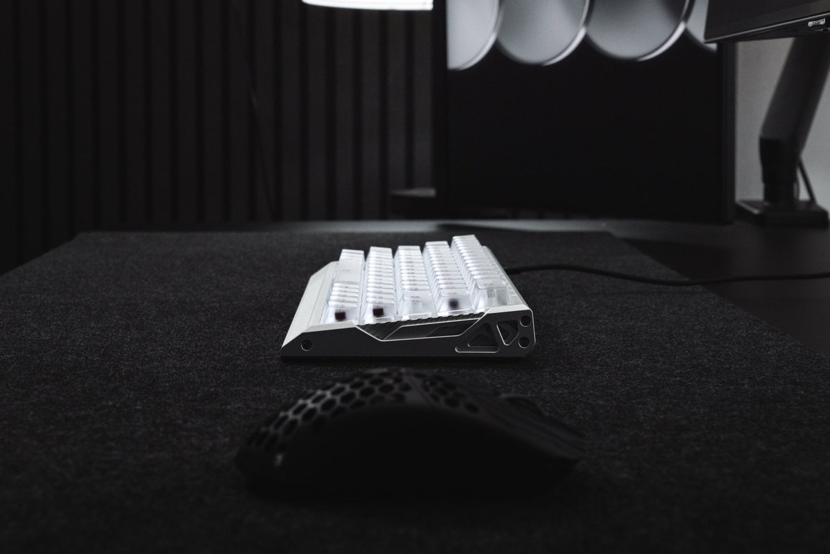 vnityyyy's tweet image. IQUNIX EV63 Silver Blade RS📸

A great performing and good looking keyboard in my opinion. I’m pretty sure this one will stay on my desk for a long time.

If you’re interested in getting one yourself, there’s also a discount available with code VNITY🩶