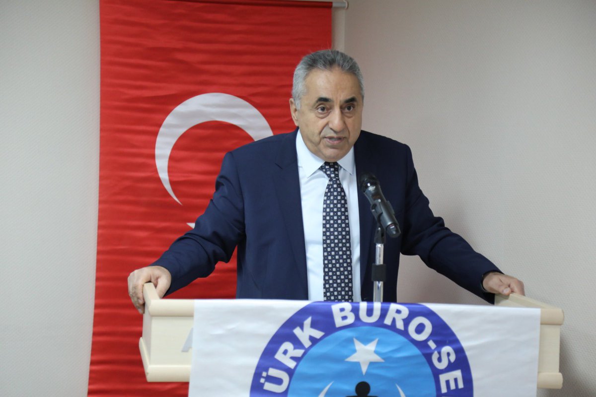 TurkesGuney's tweet photo. 📌ANTALYA’DAYIZ…..!

📌 REFAH PAYI VE EK ZAM İSTİYORUZ

📌Bütçeye bir lira yük getirmeyen, mevcut özlük hakları ile; “Adalet Hizmetleri Sınıfı” istiyoruz.

📌Antalya 2 Nolu (Adliye) Şubemizin Genel Kuruluna Katıldık.

📌 Antalya 2 Nolu Şubemizin Olağan Genel Kurulu’nda konuşan Genel Başkanımız Türkeş Güney:

📌Kamu çalışanlarının bütününü kapsayacak bir düzenleme yapılarak beklentilerin karşılanması ve bu çerçevede;

🔴 1. dereceye 3600 ek gösterge konusunda, hakem heyetindeki mutabakatla, 8.dönem toplu sözleşme sürecinde hayata geçirilmesi

🔴 Yardımcı hizmetli personelin genel idare hizmetleri sınıfına geçirilmesi,

🔴  İlave ek ödemenin emekli maaşlarına yansıtılması.. 

🔴 Kamu görevlilerinin 2008 öncesi ve sonrası ayrımından kaynaklanan sorunların çözülmesi…

🔴2016’dan sonra göreve başlayan kamu çalışanlarına ilave bir derece verilmesi,

🔴 Kariyer uzmanların ve kamu mühendisleri başta olmak üzere kamu çalışanlarının mali hakları ve harcırah tutarlarının yükseltilmesi….

📌 Liyakata ve hakkaniyete dayalı “Yeni Bir Kamu Personel Rejimi” düzenlenmesi….

📌 Vergi dilimlerinin yeniden düzenlenmesi….

konuları başta olmak üzere sendikamızın üzerinde hassasiyetle durduğu ve toplu sözleşme masasında bırakılan hakları için mücadele edeceğiz.

📌 İnançla ve kararlılıkla; birlikte yaşama iradesinin güçlendiği huzur ve refahın arttığı, dik baş, tok karın ve mutlu yarını hedefleyen bir Türkiye’yi inşa edeceğimize inanıyoruz.

📌 Göreve seçilen Şube Başkanımız Hamdi Günel ve yönetimimizi tebrik ediyor, şubemize yeni döneminde yapacakları çalışmalarda üstün başarılar diliyoruz.
