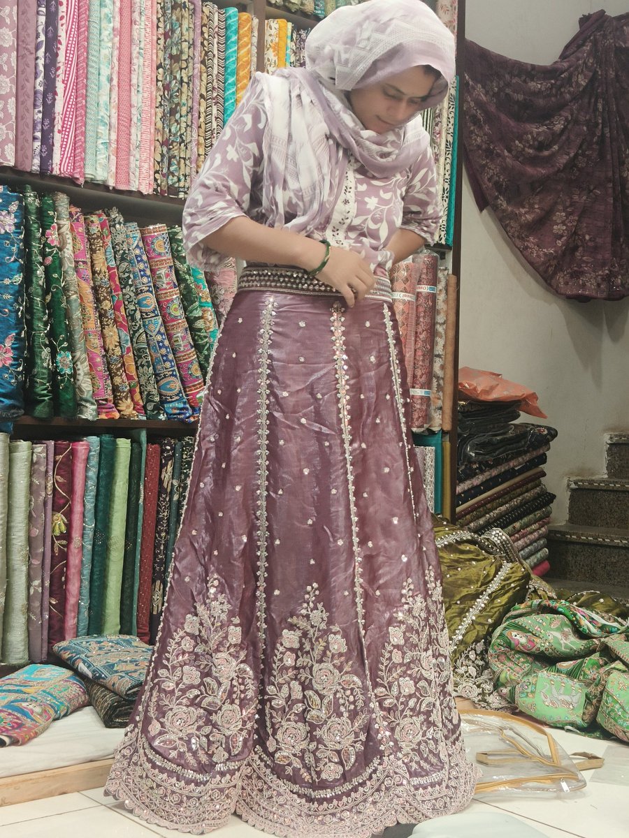 Sarita_sarawag's tweet image. लहंगा कैसा है