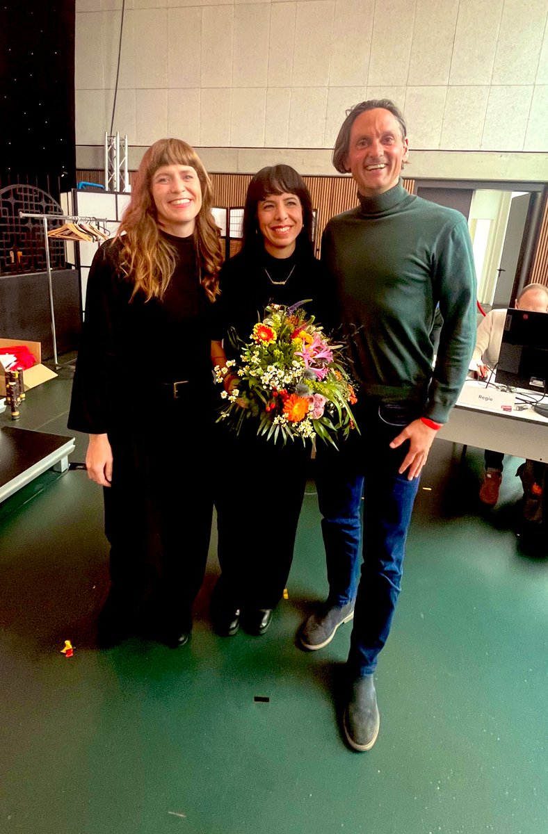 Alle für <a href="/ElifEralpBerlin/">Elif Eralp</a> : mit einer beeindruckend klaren, positiven und kämpferischen Rede hat sie den Saal heute begeistert, die <a href="/dielinkeberlin/">Die Linke Berlin</a> hat die einzige, richtige Frau für ein anderes Berlin! Guter Start auf dem Parteitag!