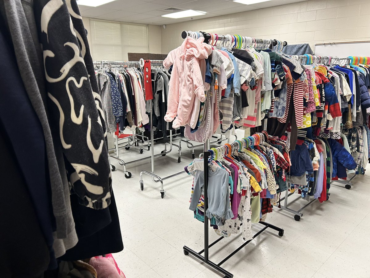 DeanYoder3's tweet image. From haircuts, to a real grocery-store layout, to clothing for all ages, and even a ride home if needed—the ONE &amp;amp; ONLY Pearson’s Fresh Market &amp;amp; Pilots Hanger is built to serve, support, and uplift every member of our community and beyond. @CobbSchools @PearsonMiddle