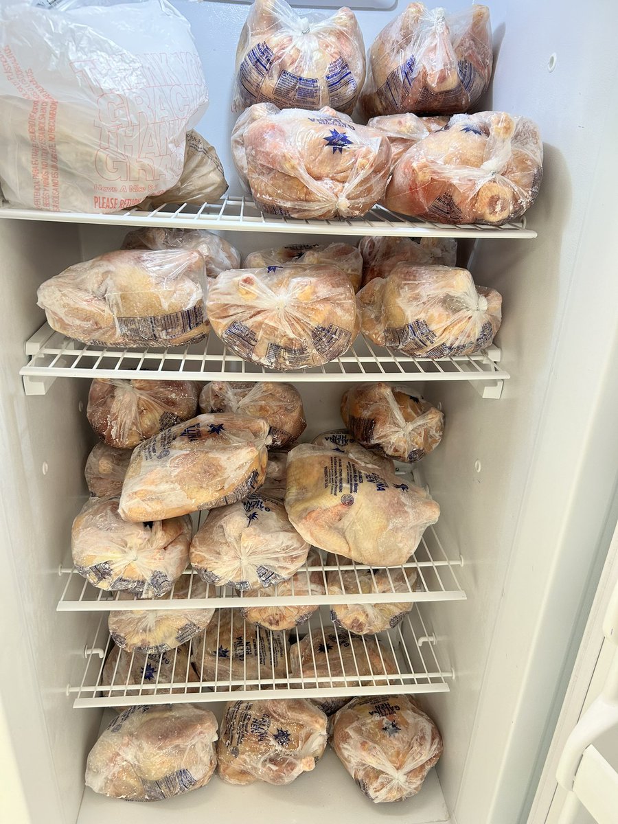 DeanYoder3's tweet image. From haircuts, to a real grocery-store layout, to clothing for all ages, and even a ride home if needed—the ONE &amp;amp; ONLY Pearson’s Fresh Market &amp;amp; Pilots Hanger is built to serve, support, and uplift every member of our community and beyond. @CobbSchools @PearsonMiddle