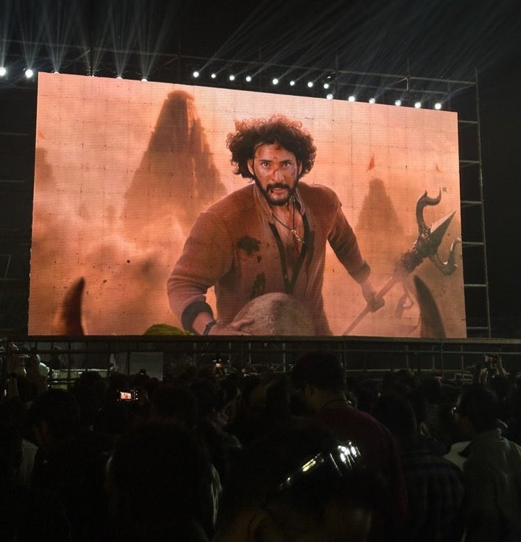 Prem_Ntr9999's tweet image. What the Fuck🔥🔥 

Oka look tho jathini dengadu😭🥵 @urstrulyMahesh 🙏🙏

#GlobeTrotter #Varanasi #MaheshBabu𓃵