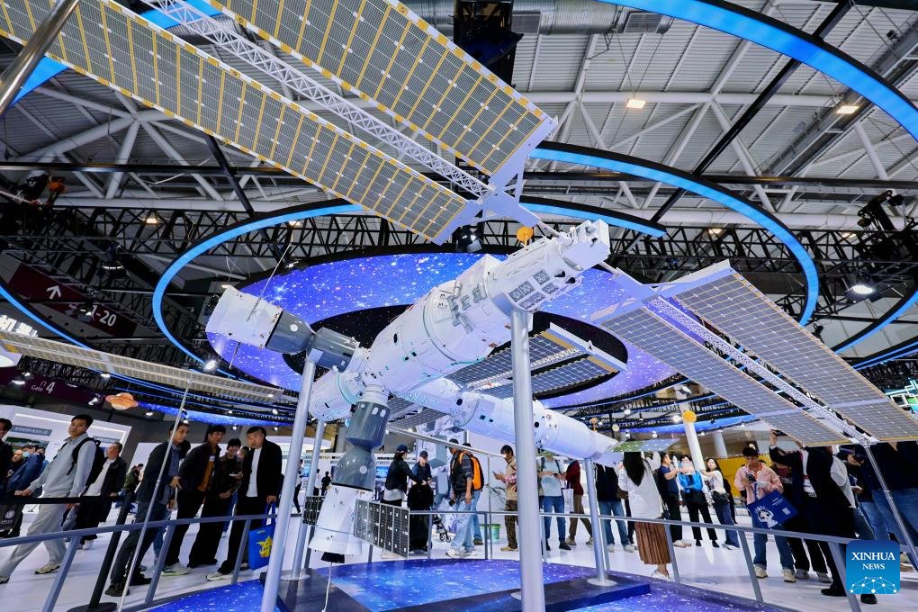 CE_ChinaEconomy's tweet image. The 27th #China Hi-Tech Fair (CHTF), one of the country's largest technology exhibitions, opened in Shenzhen. The event has attracted over 5,000 companies and international organizations from more than 100 countries and regions. 🇨🇳💻🧬🔬
