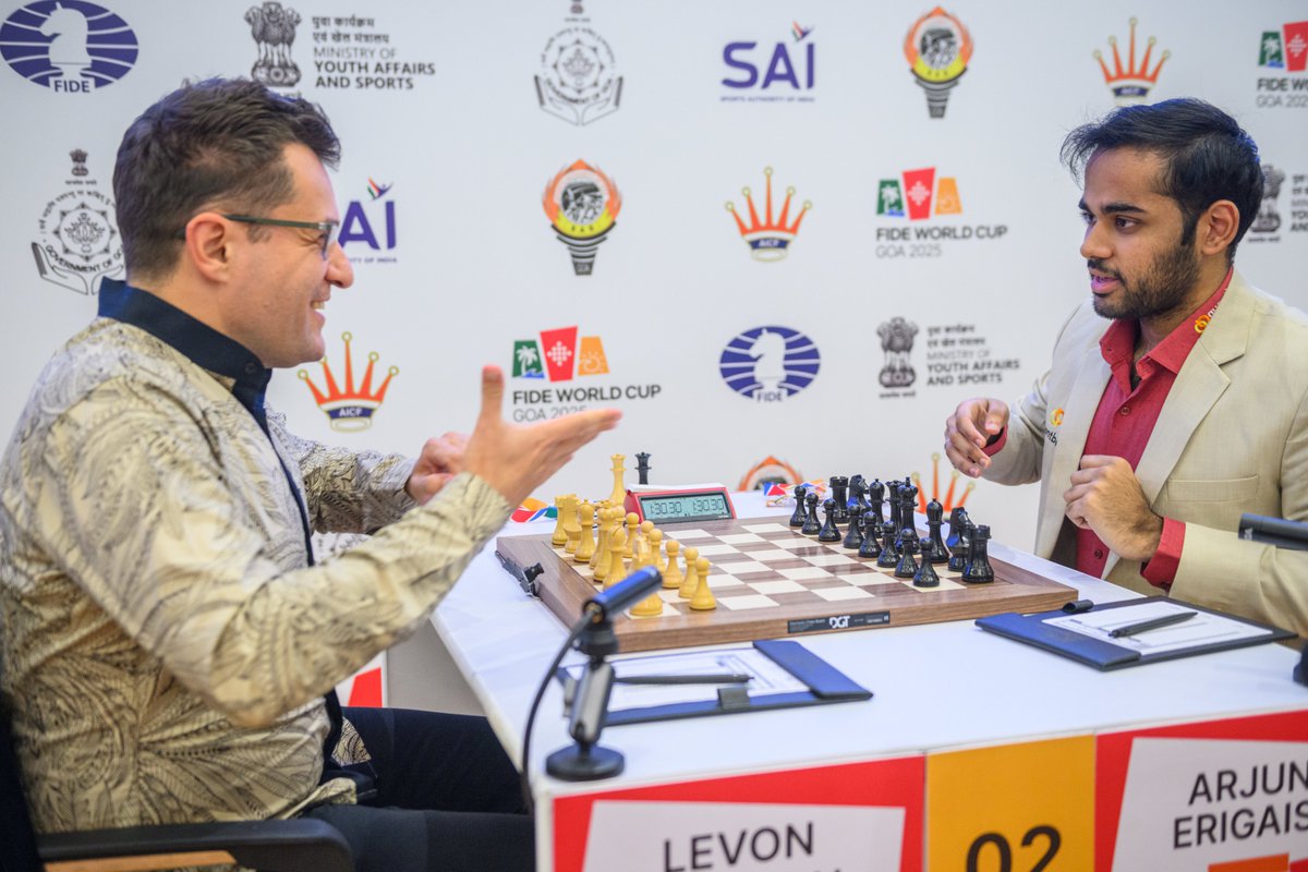 What a win for <a href="/ArjunErigaisi/">Arjun Erigaisi</a> - he takes down Levon Aronian with the Black pieces in a beautiful game, and heads to the Quarterfinals of the FIDE World Cup 2025!

Photos: FIDE/Michal Walusza
#chess #chessbaseindia #arjunerigaisi #fideworldcup2025