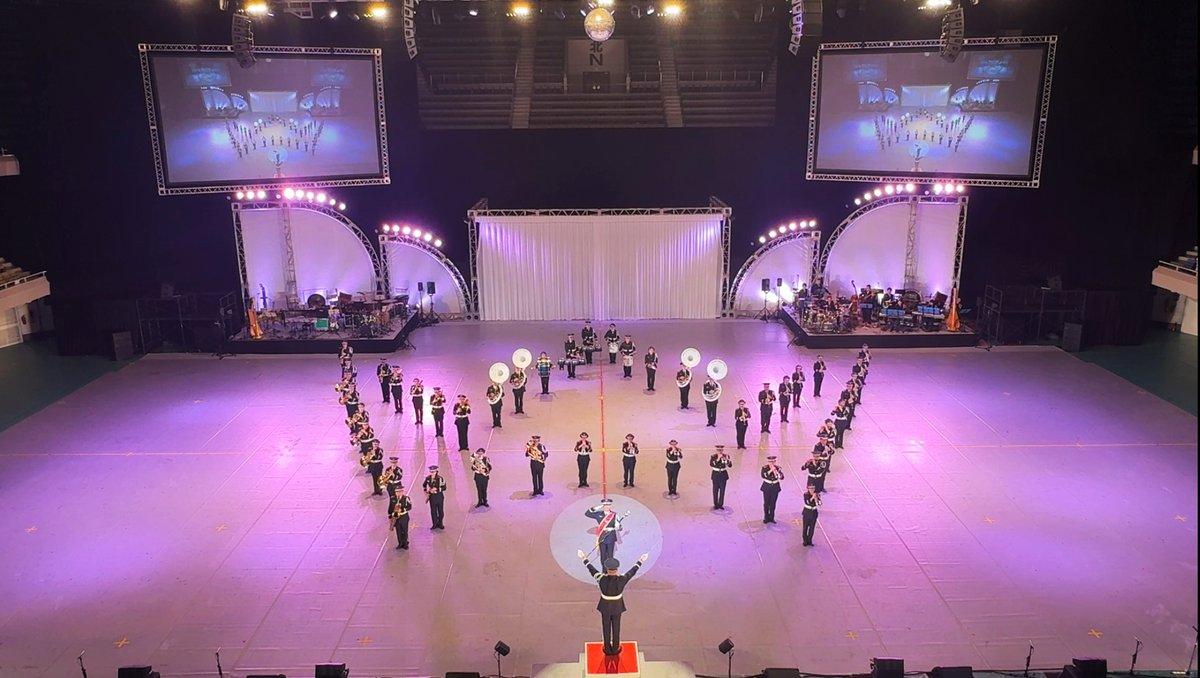 JASDF_Cen_Band's tweet image. #令和７年度自衛隊音楽まつり
全ての公演が終演しました🫡✨

陸海空それぞれの魅力をお楽しみいただけましたか？😊

#航空中央音楽隊 は今年も
#ブルーインパルス が飛行✈️
スピード感のある空音らしいステージを、精一杯パフォーマンスしました💪

ご来場いただき本当にありがとうございました！！！