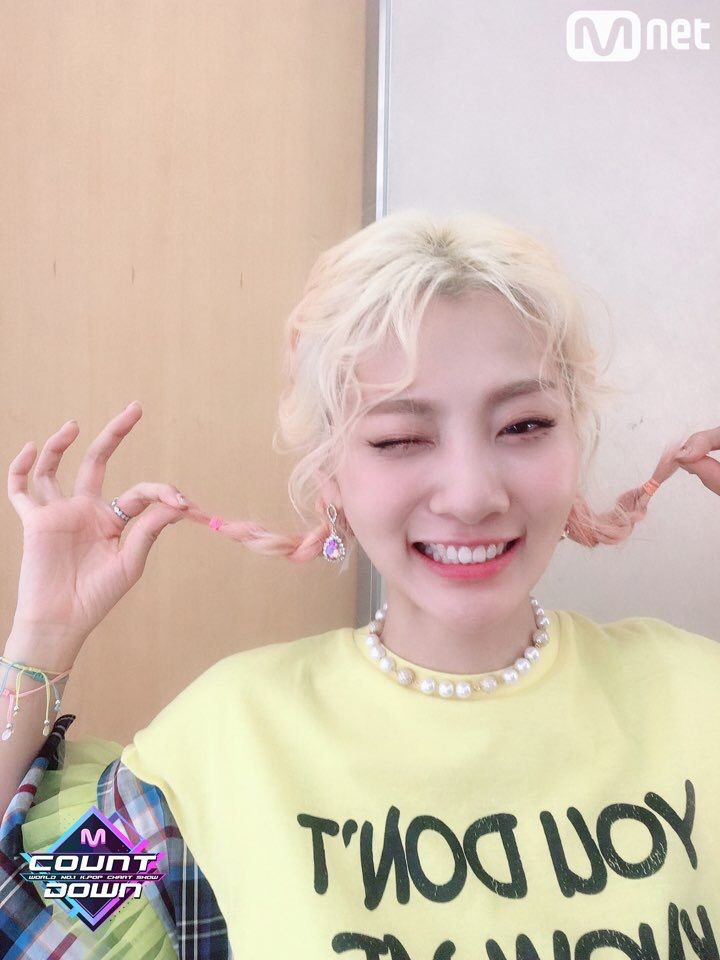 clovergraph's tweet image. Hoy estoy en modo #𝙽eed·네·𝐥o𝕧ǝ͞ and no more, todo porque lo primero que hice al despertar fue escuchar la nueva canción que tenemos por el second #𝑘o𝕥oː𖧷𝕣e𝐭u𝕣n 🪽 y fue lo mejor, no me arrepiento. Ahora mi día va diciendo #𝕣ingꕀ𝙱𝙱𝙸 📞 ! aunque no me suene el móvil.