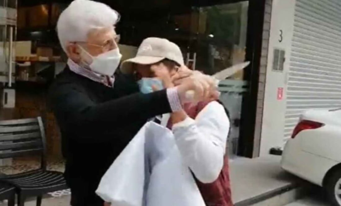 tania__rd's tweet image. “Cállate y obedece” 

El león piensa que todos son son de su condición