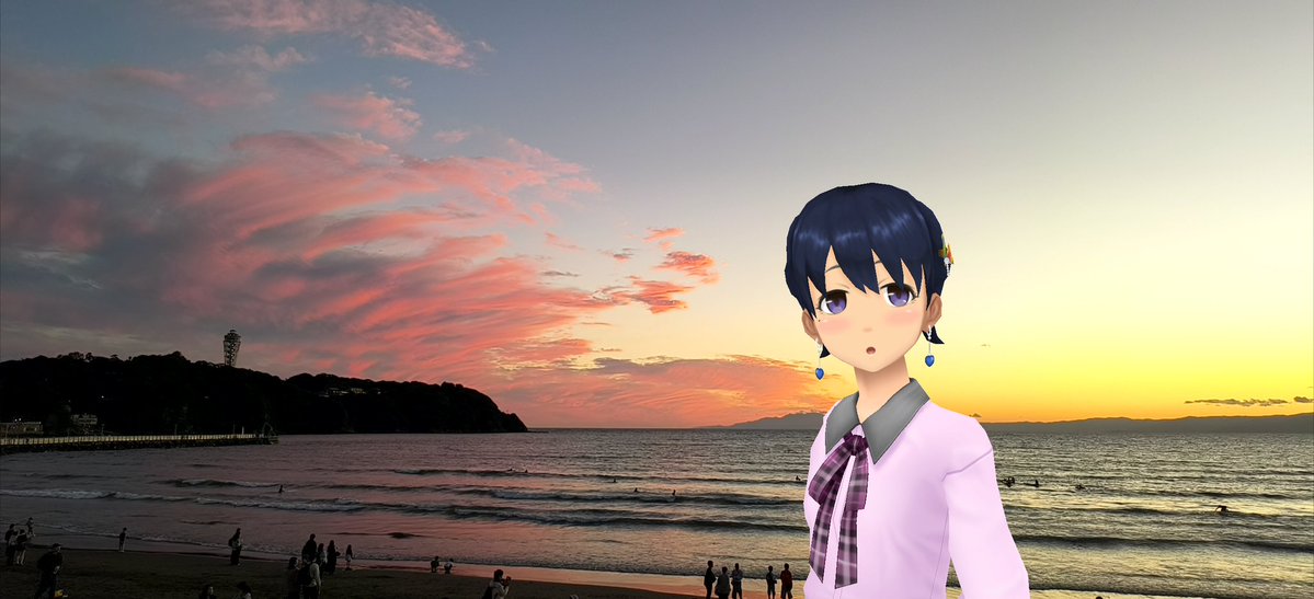 Aj785Aj's tweet image. 【サトカと夕焼け】

　えのすいショップのカードもgetしたしそろそろ帰りますか……いつの間にか外も暗くなってるし。

｢おぉ……隊長さん あっち見るですよ。

　わぁ！これは綺麗な夕暮れ時。

｢締めくくりにいいもの見れたですね。

#スクスト2
#スクストカメラ