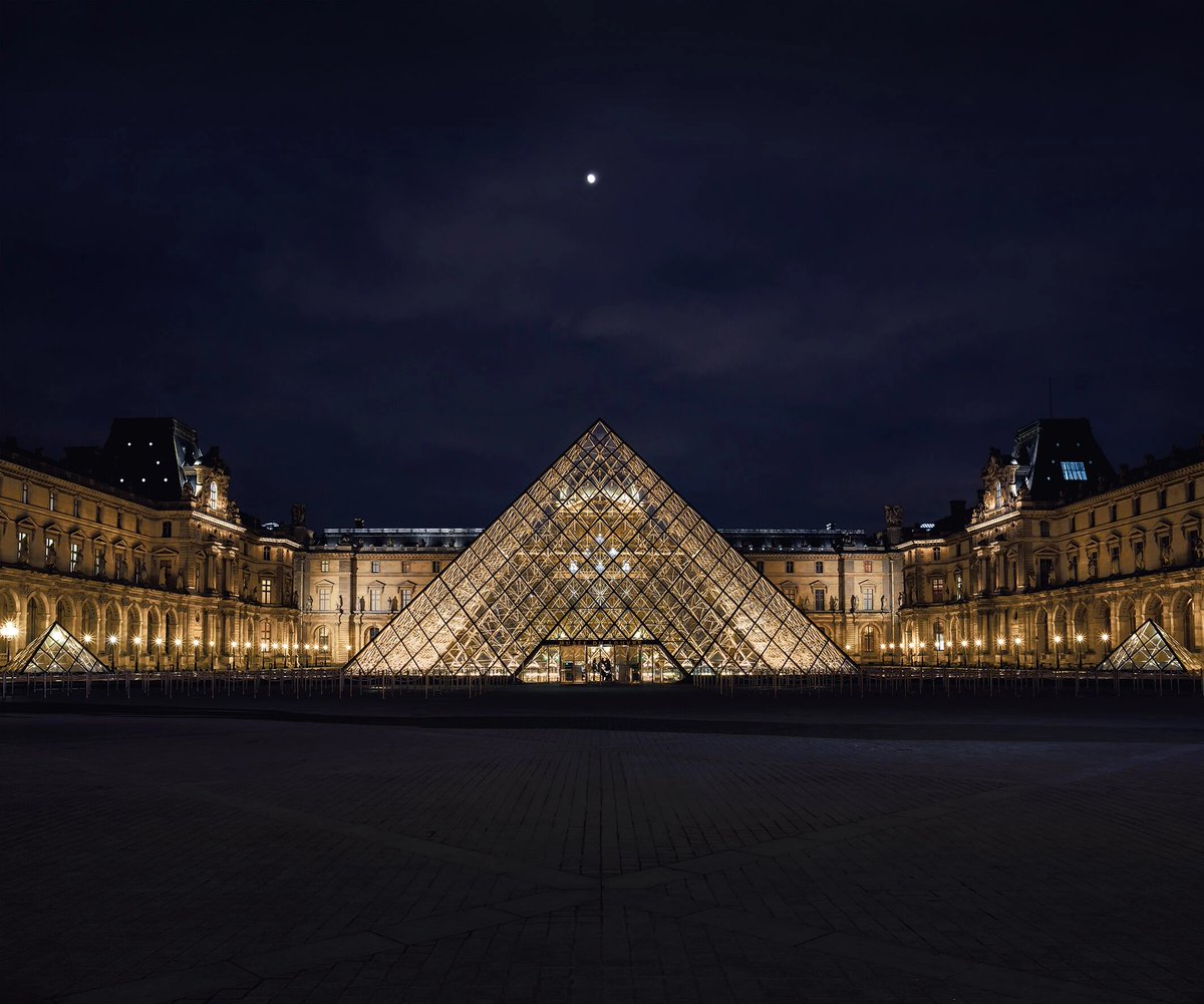 AlertesInfos's tweet image. 🇫🇷🇧🇪 FLASH | La sécurité au Louvre n’est TOUJOURS PAS présente : deux créateurs de contenu belges sur TikTok ont réussi à INSTALLER DISCRÈTEMENT leur propre œuvre dans la salle où se trouve la Joconde.

Pour franchir les contrôles, ils avaient soigneusement séparé le cadre et…