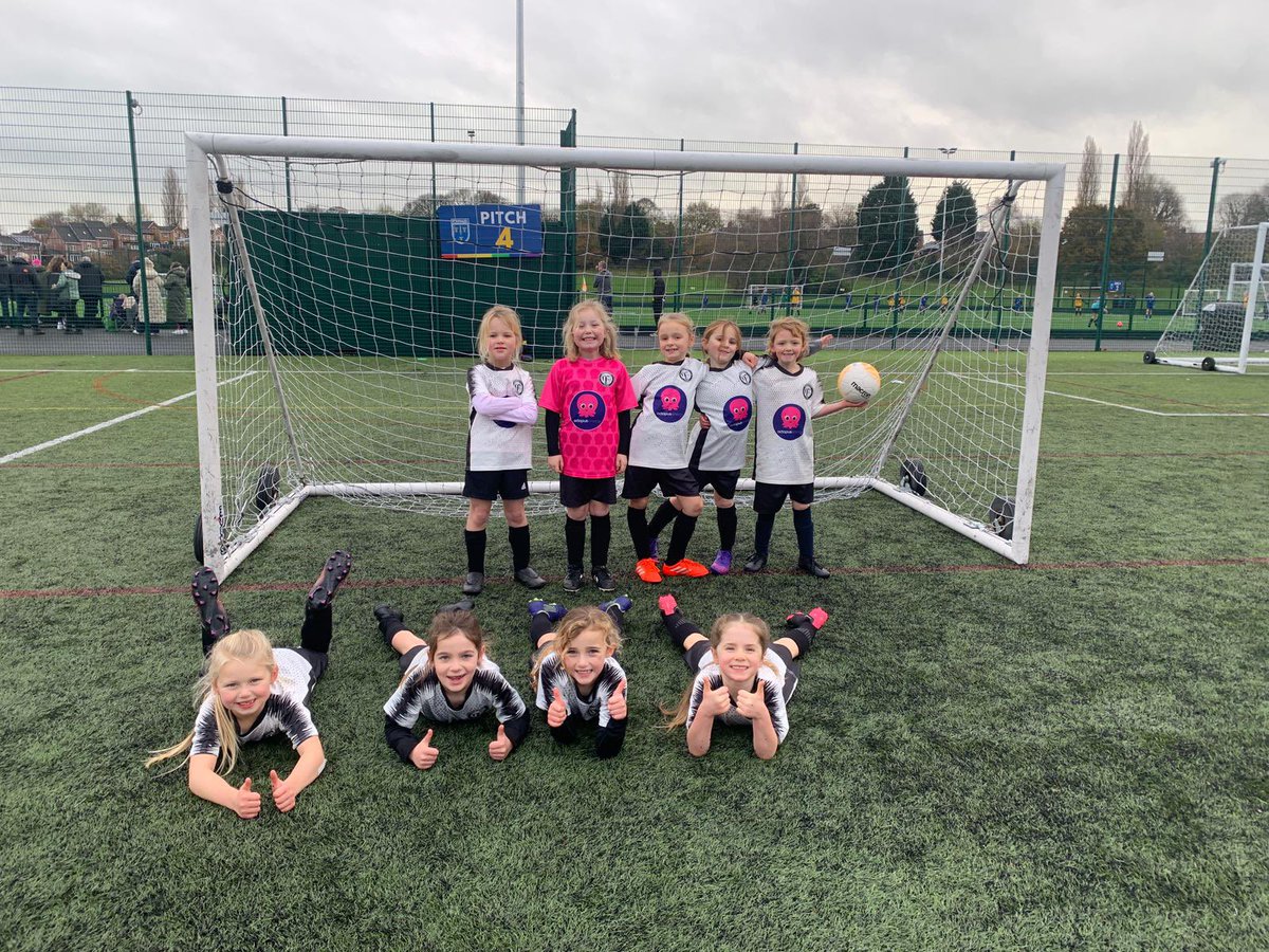 Another weekend creating memories.

Smiles, goals, saves 😀💪🖤🤍

<a href="/Teamgrassroots_/">Grassroots</a> at it’s best 🙌🏻 

Well done everyone 👏🏻👏🏻👏🏻👏🏻

#UTV #FinoAllaFine <a href="/EnglandFootball/">England Football</a>