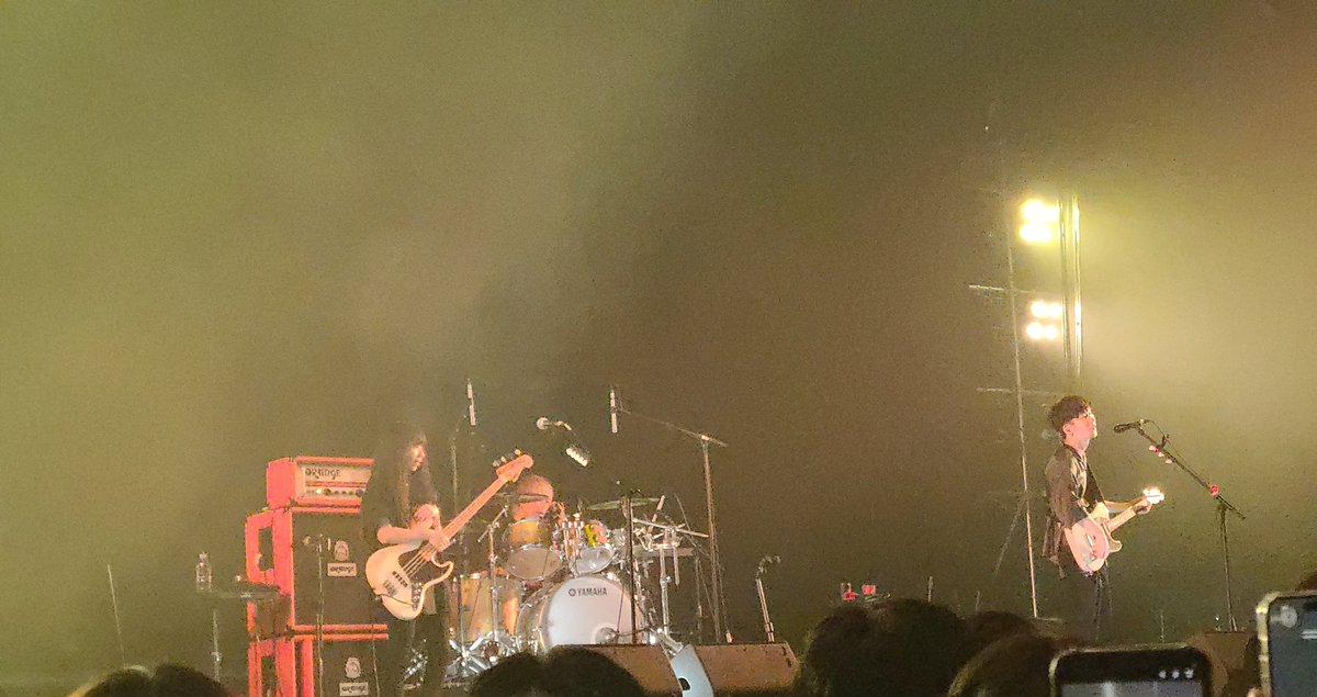 입벌리고 보느라 제대로 사진도 못찍음
TK << 그냥 기타의악마 한국 상륙해서 사람죽임
미요코누나 폴짝폴짝을 제눈으로 볼줄은 상상도 못햇고요
피에르행님 드럼으로 손푸는거보고 아..이거다 싶럿음
45분 꽉꽉채워서 무대해준 링토시테시구레에 감사
시구레는 신이야시구레는 신이야시구레는 신이야