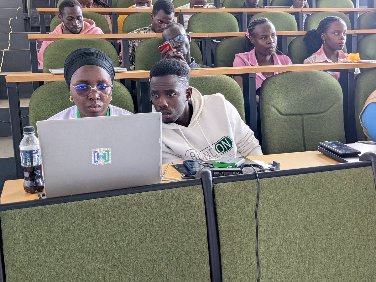 PatrickKaweesi4's tweet image. Sharing knowledge is actually key to someone who wants to grow and develop, the more you share is the more you gain all at #DevFestMbarara proudly sponsored by @GDGCloudMbarara! 
@philldevcoder 
@GilbertAliho