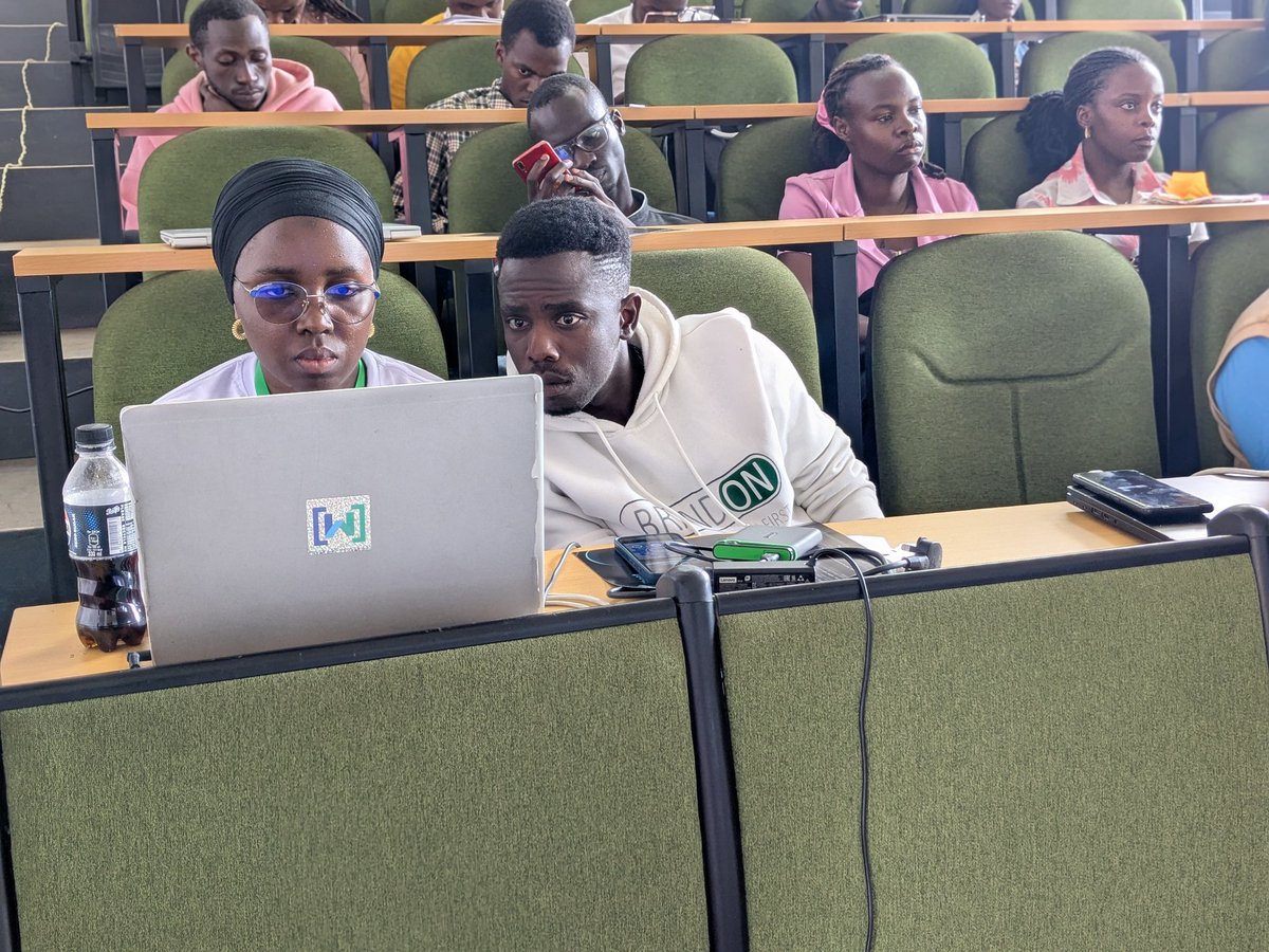 PatrickKaweesi4's tweet image. Sharing knowledge is actually key to someone who wants to grow and develop, the more you share is the more you gain all at #DevFestMbarara proudly sponsored by @GDGCloudMbarara! 
@philldevcoder 
@GilbertAliho