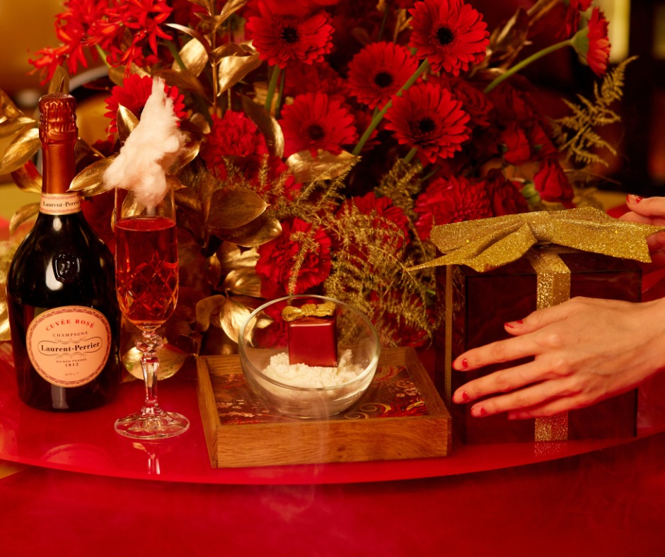 Le prime giornate fredde, le luci che iniziano a brillare ✨ e quel profumo di festa che torna nell’aria…
È il momento perfetto per lasciarsi coinvolgere dalla magia dell’attesa.
#LaurentPerrier #LaurentPerrierItalia #AspettandoNatale