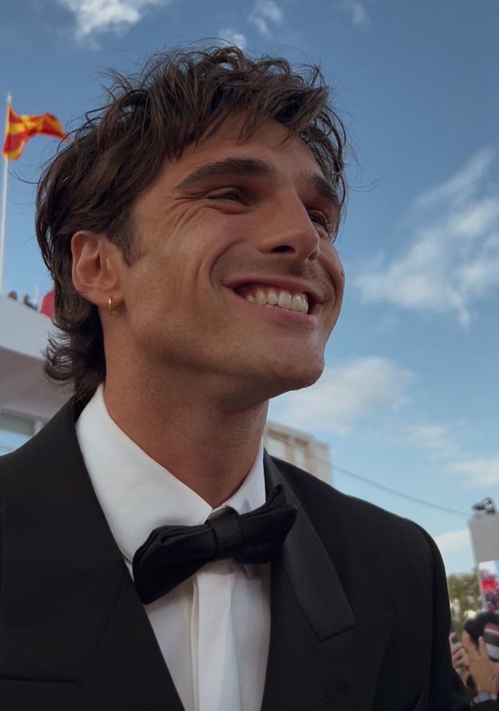 sxspirium's tweet image. the genre is jacob elordi pics taken by me