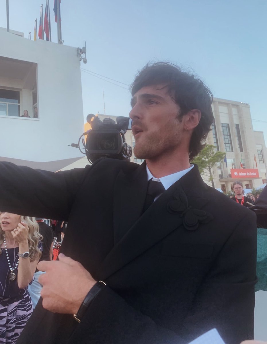 sxspirium's tweet image. the genre is jacob elordi pics taken by me