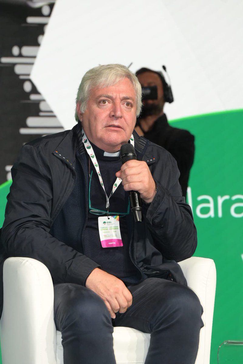 CislNazionale's tweet image. “Ammiro molto la linea pragmatica che la Cisl rappresenta nel movimento sindacale, soprattutto per l’impegno sui grandi valori del rispetto della persona, della dignità del lavoro, del bisogno universale di pace”: Giulio Albanese,
Direttore Ufficio Comunicazioni Sociali del…