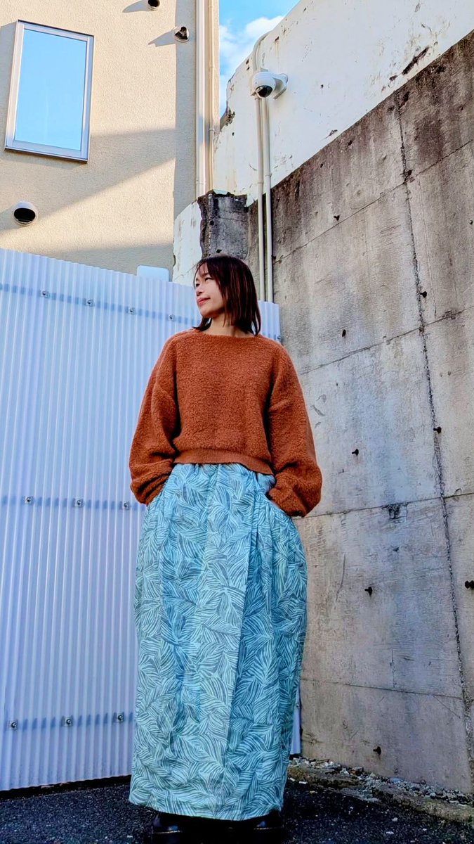 このミントグリーンのスカートはモデルさんのオーダー分。

ニットはdivkaです。

psychofish.thebase.in/items/113703241