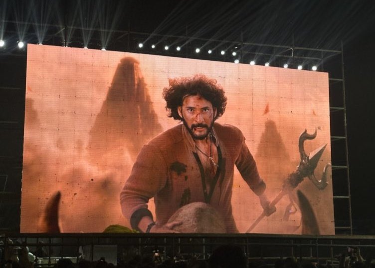 Saimudhiraj2002's tweet image. 3000cr bomma padutundi evadu vastado randra clash ki 🔥🔥🔥🔥

@urstrulyMahesh @ssrajamouli 

#Varanasi 
#GlobeTrotter #MaheshBabu