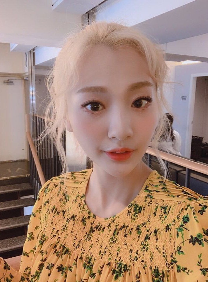 clovergraph's tweet image. Aquí donde me ven temprano y todo, ya calenté y ya estoy lista para mover mis #𝔗𝕚ppy𝔗o𝕖s·𝙼𝙿𝟹 como estas reinas, o bueno, intentarlo... Pues sacaron la mejor canción para su #𝔊ir𝐥s𝔄loudⵓ𝔇ǝbut and I luv them for that, ahora yo también quiero tener una rola así de buena.