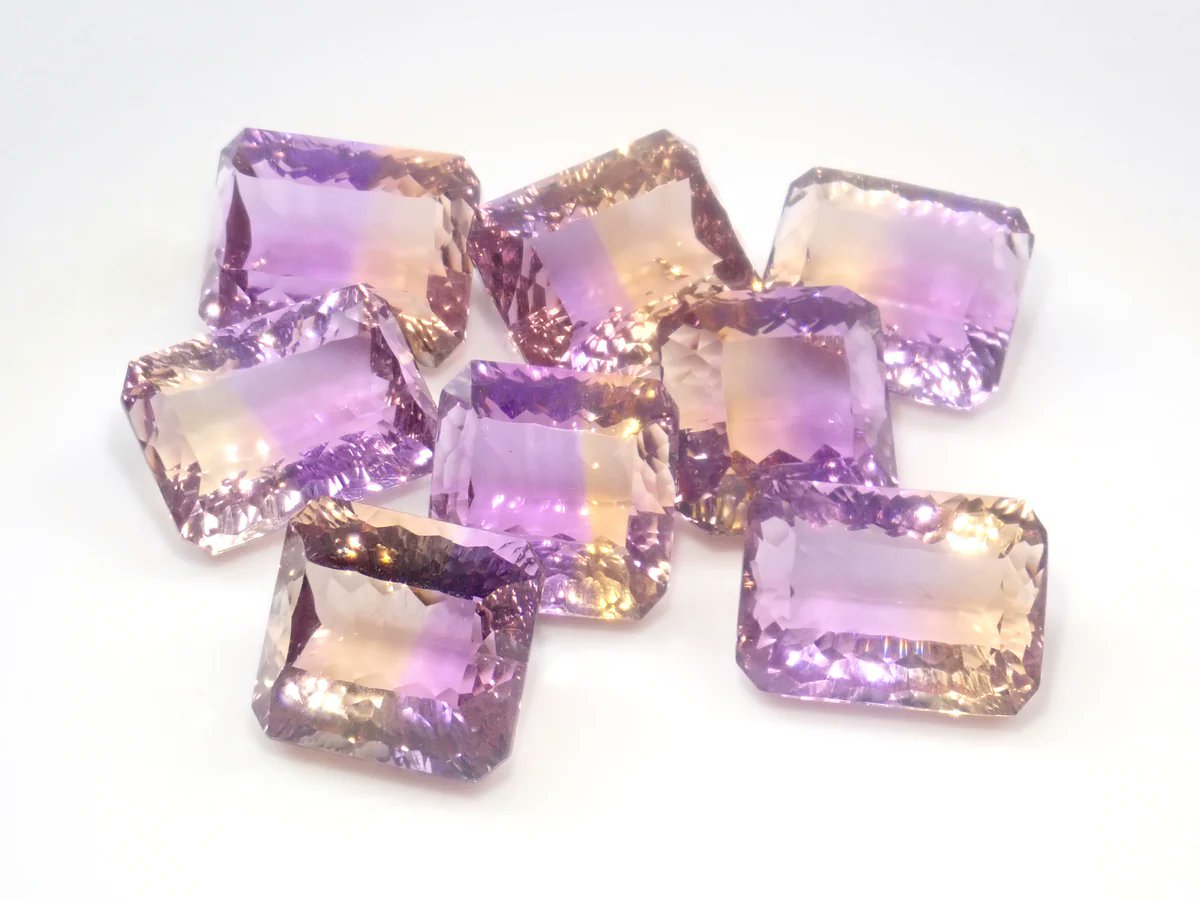 紫と黄色が混ざり合うと、こんなにも美しい表情になるんですね