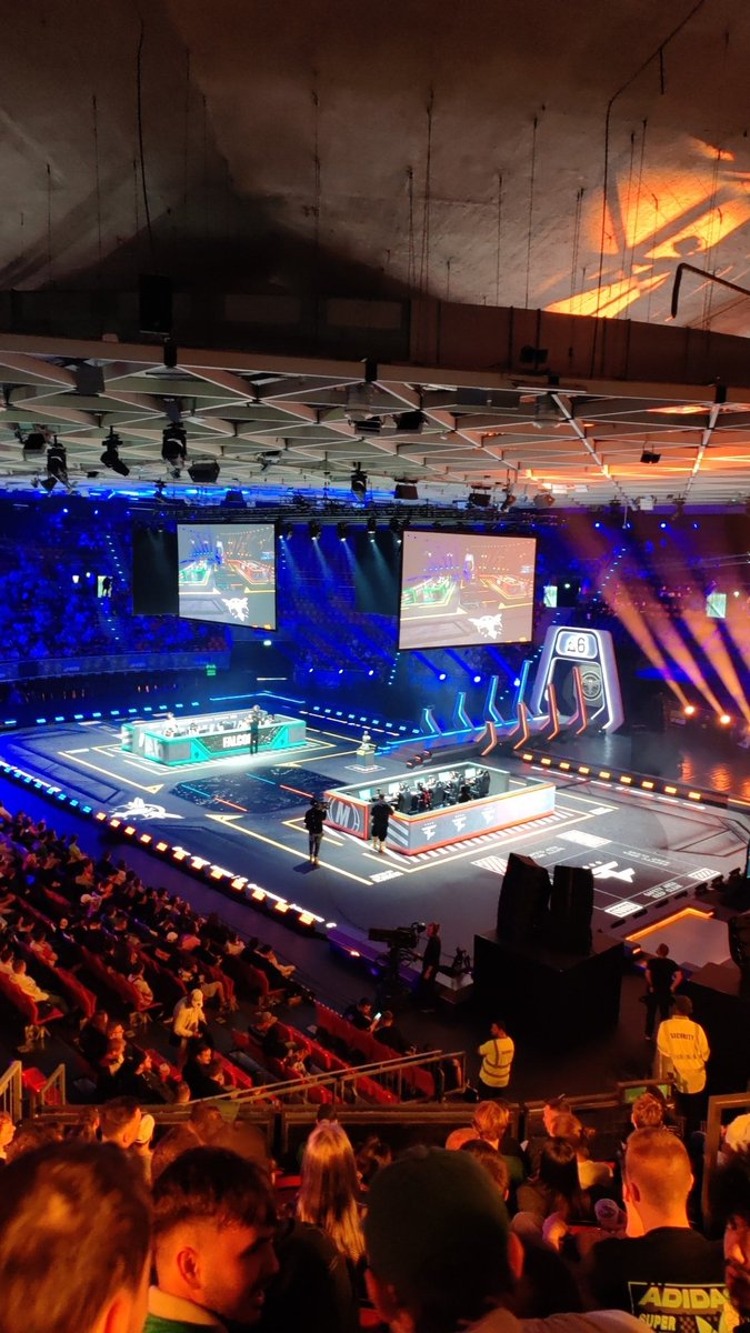 Topzander's tweet image. 😶‍🌫️