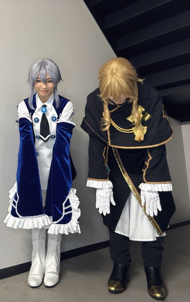 Karin_T_0722's tweet photo. ミュージカル「PandoraHearts」
劇場で配信でご観劇いただきありがとうございました！
そんな皆さんへの感謝の気持ちを込めて、ヴィンセント様と共にエコちゃんお辞儀をお届けします。ぺこり。
(一緒にやりたいと撮ってくださいましたありがとうございます…！)🥀💙
#パンミュ #パンドラハーツ #エコー https://t.co/fnTrp2Lapg