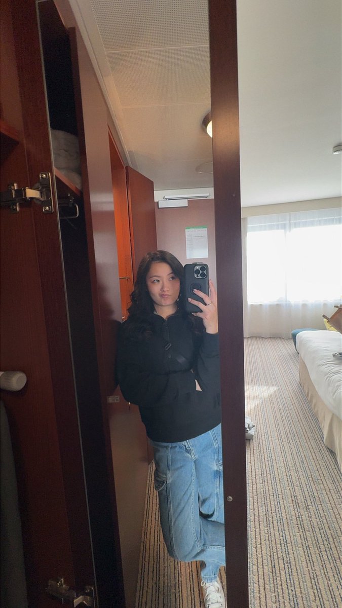 lauren tweet media